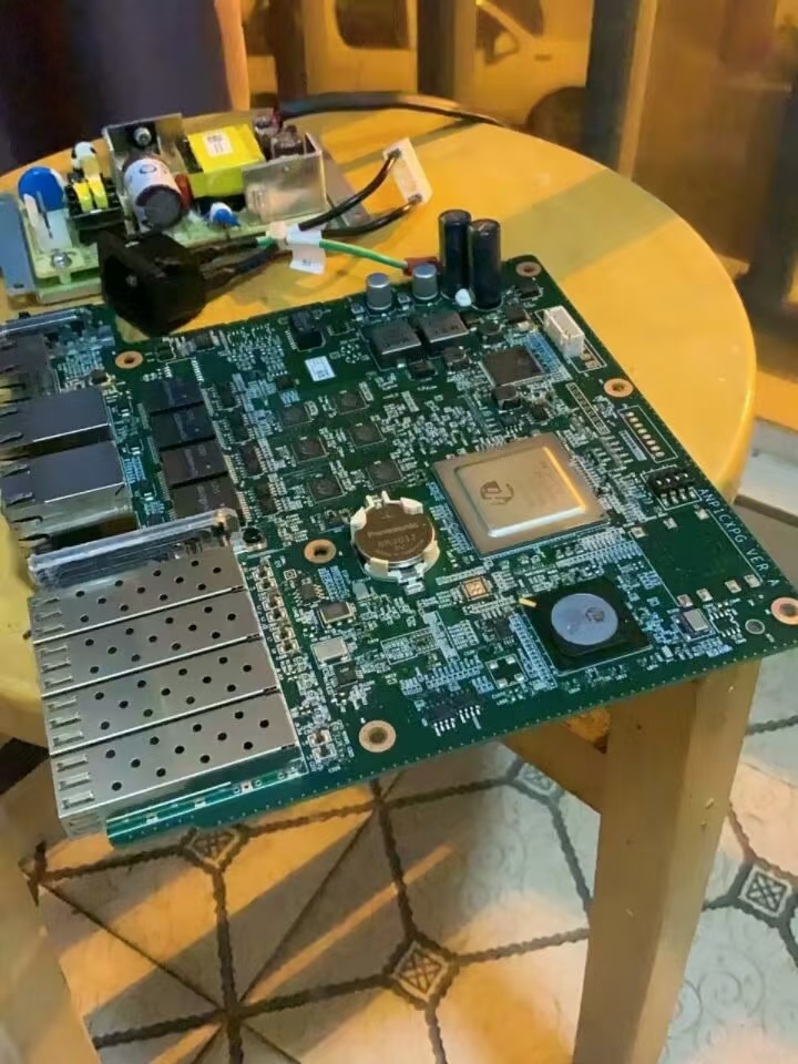PCB設(shè)計電壓調(diào)節(jié)模塊擴(kuò)頻頻率調(diào)制可降低EMI